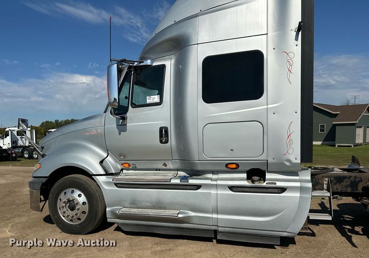 image for item DT6369 2015 International Prostar+ 122 semi truck