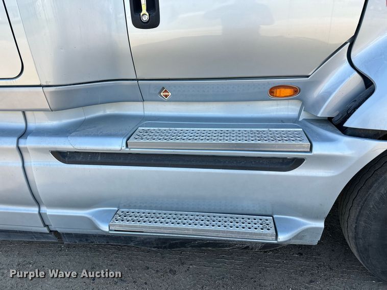 image for item DT6369 2015 International Prostar+ 122 semi truck