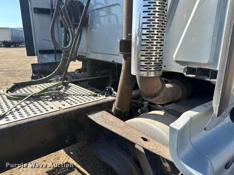 image for item DT6369 2015 International Prostar+ 122 semi truck