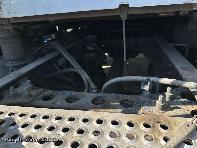 image for item DT6369 2015 International Prostar+ 122 semi truck