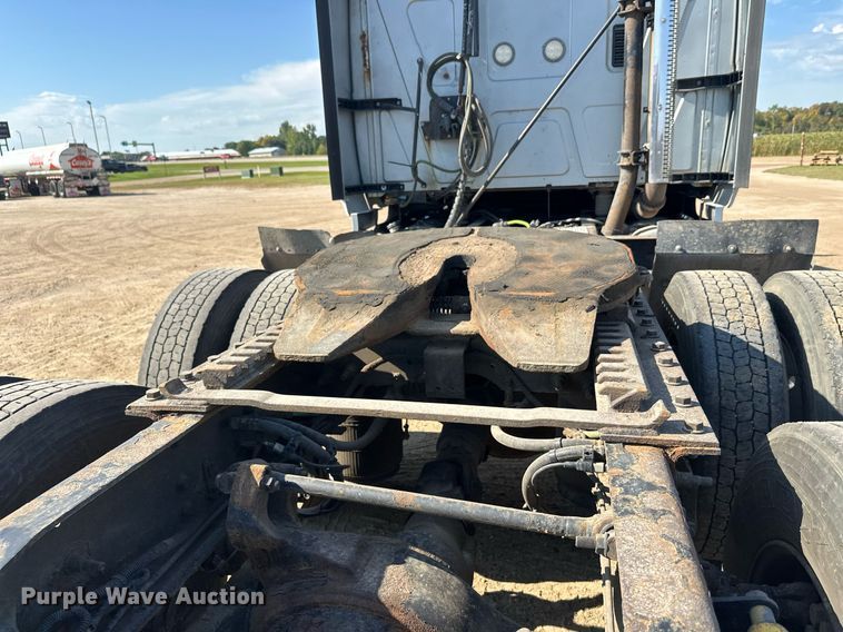 image for item DT6369 2015 International Prostar+ 122 semi truck