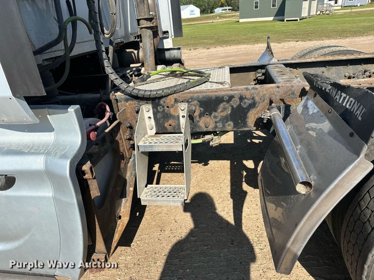 image for item DT6369 2015 International Prostar+ 122 semi truck