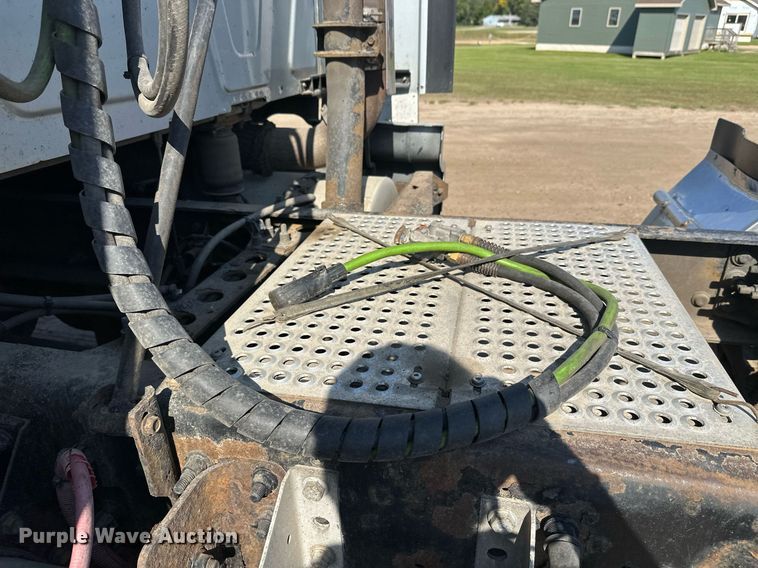 image for item DT6369 2015 International Prostar+ 122 semi truck