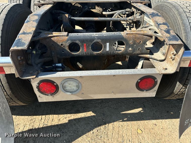 image for item DT6369 2015 International Prostar+ 122 semi truck