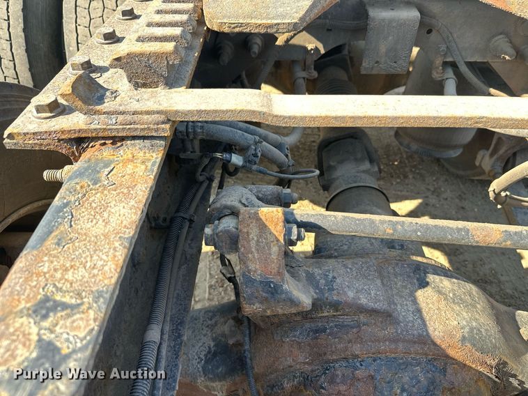 image for item DT6369 2015 International Prostar+ 122 semi truck