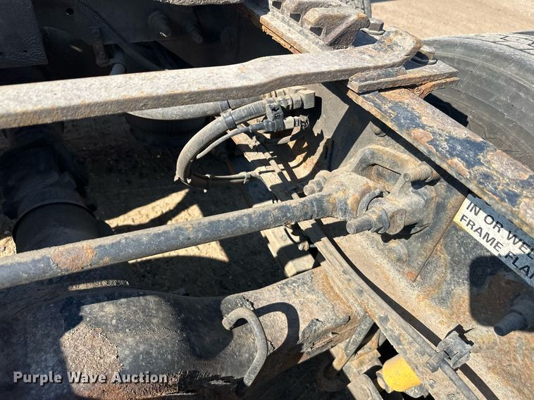 image for item DT6369 2015 International Prostar+ 122 semi truck