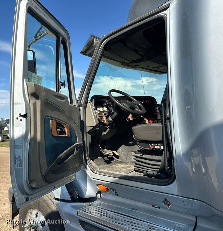 image for item DT6369 2015 International Prostar+ 122 semi truck