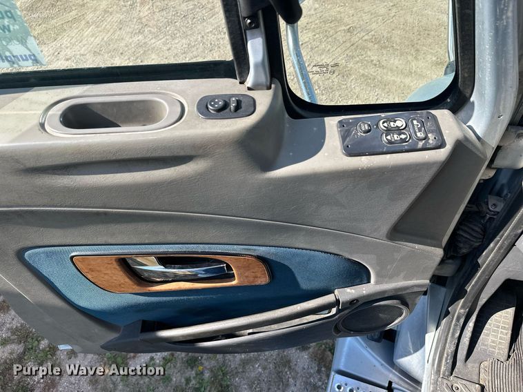 image for item DT6369 2015 International Prostar+ 122 semi truck