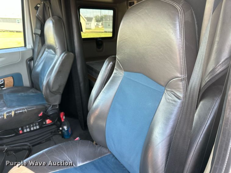 image for item DT6369 2015 International Prostar+ 122 semi truck