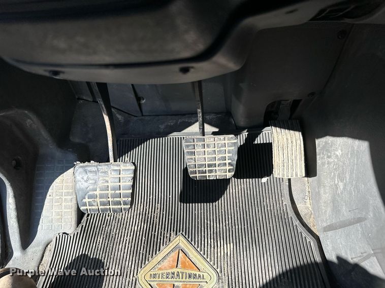 image for item DT6369 2015 International Prostar+ 122 semi truck