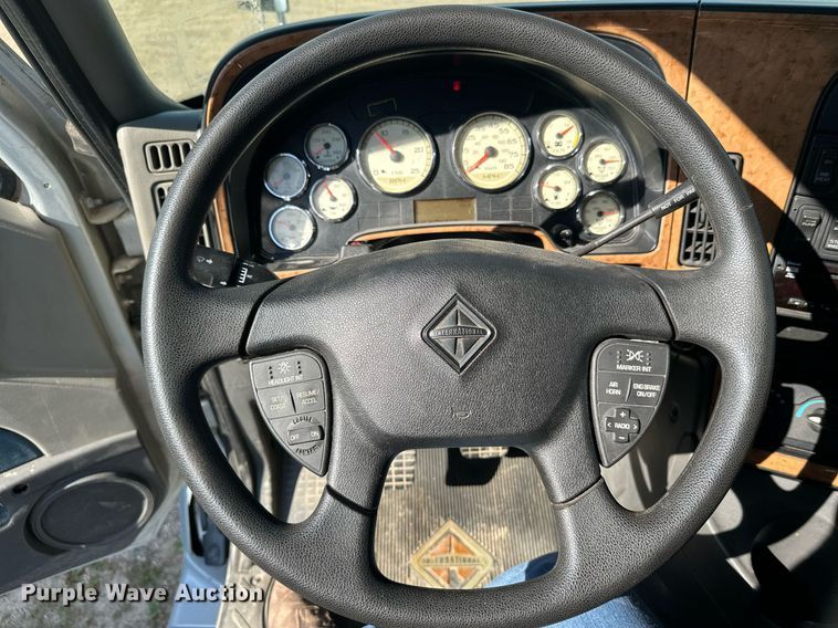 image for item DT6369 2015 International Prostar+ 122 semi truck