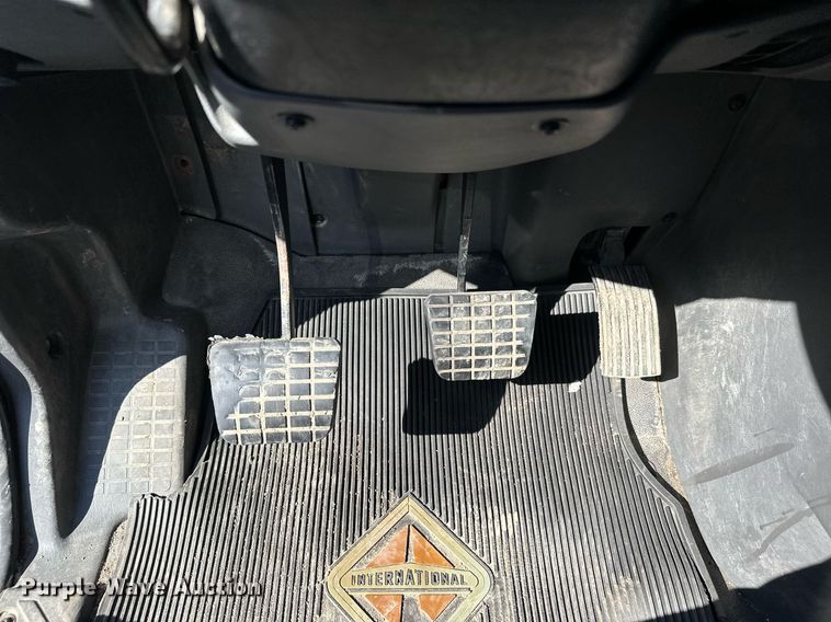 image for item DT6369 2015 International Prostar+ 122 semi truck