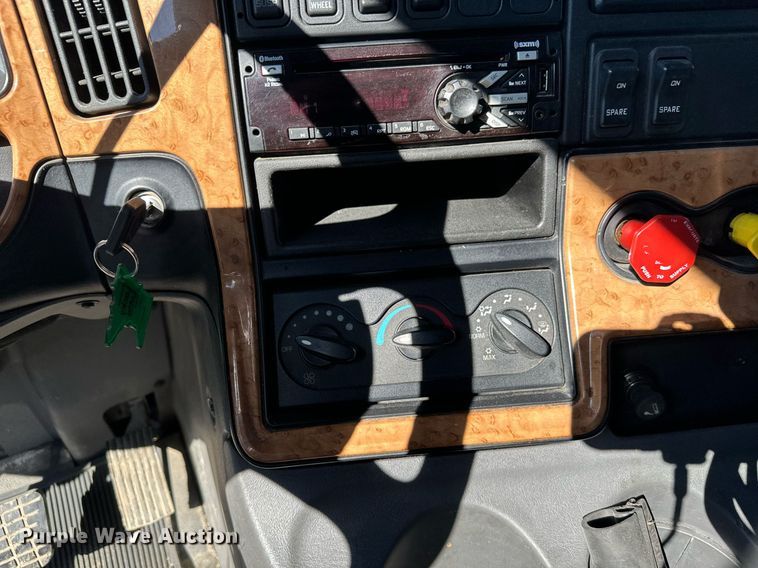 image for item DT6369 2015 International Prostar+ 122 semi truck