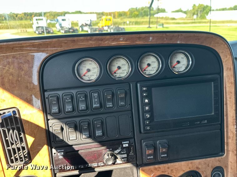 image for item DT6369 2015 International Prostar+ 122 semi truck