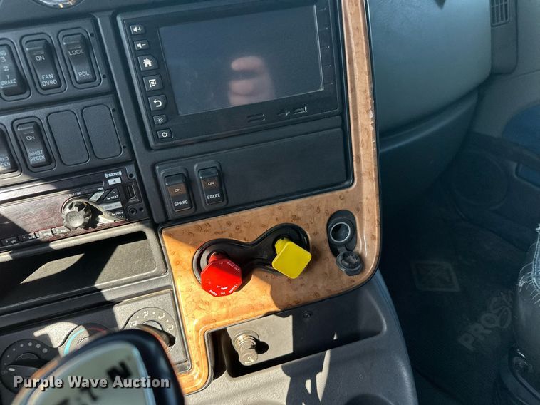 image for item DT6369 2015 International Prostar+ 122 semi truck