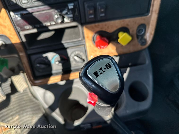 image for item DT6369 2015 International Prostar+ 122 semi truck