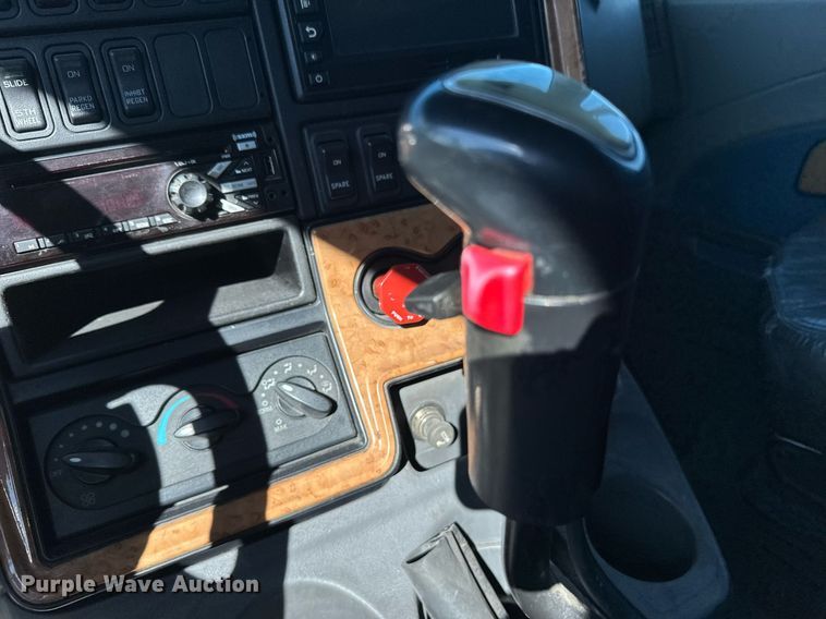 image for item DT6369 2015 International Prostar+ 122 semi truck