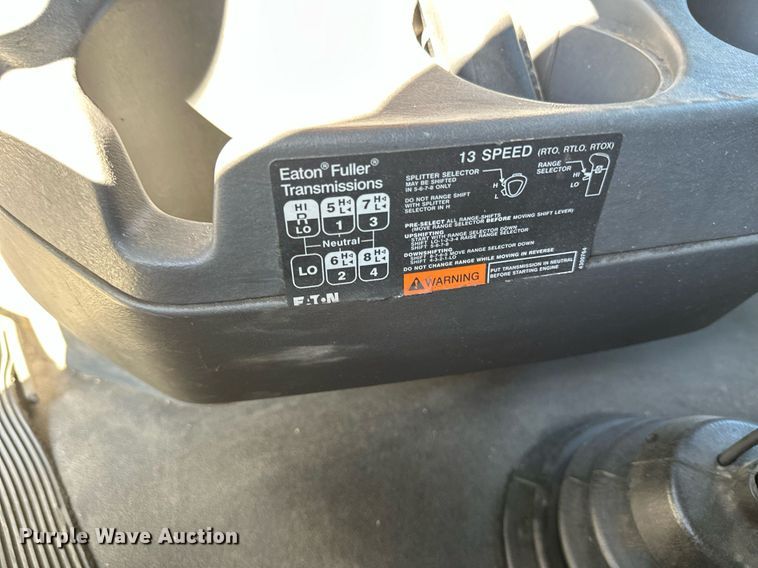 image for item DT6369 2015 International Prostar+ 122 semi truck