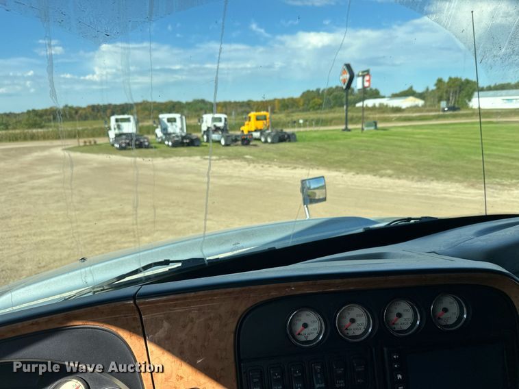 image for item DT6369 2015 International Prostar+ 122 semi truck