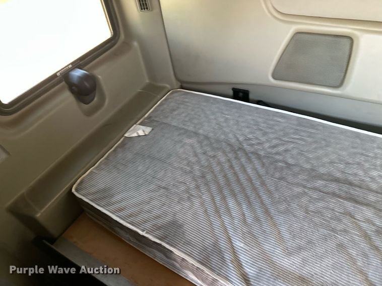 image for item DT6369 2015 International Prostar+ 122 semi truck