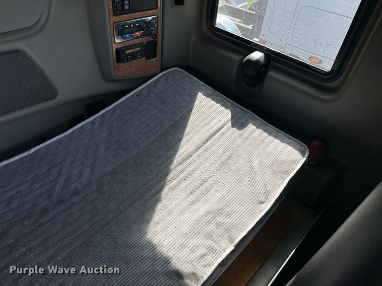 image for item DT6369 2015 International Prostar+ 122 semi truck