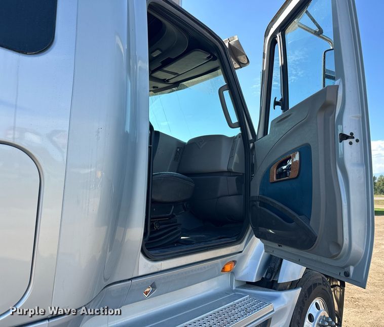 image for item DT6369 2015 International Prostar+ 122 semi truck