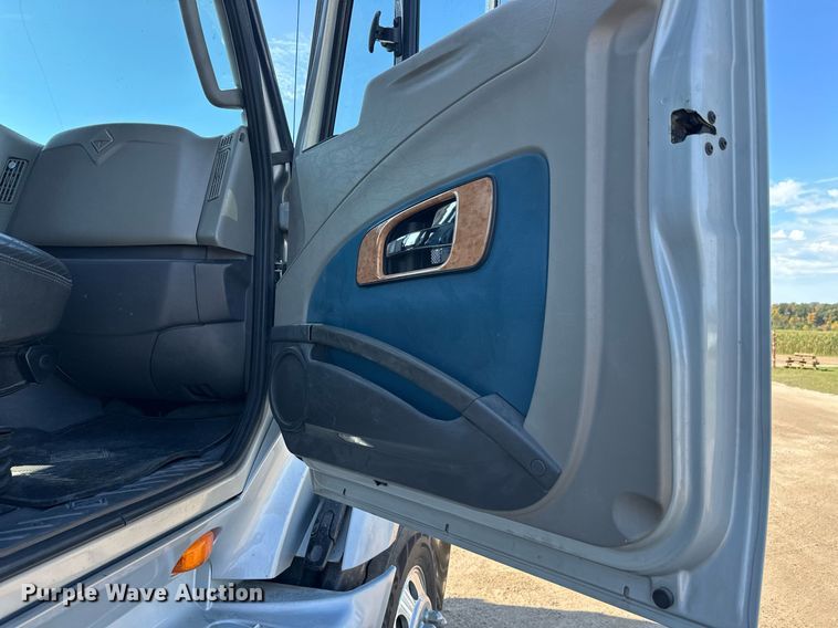 image for item DT6369 2015 International Prostar+ 122 semi truck