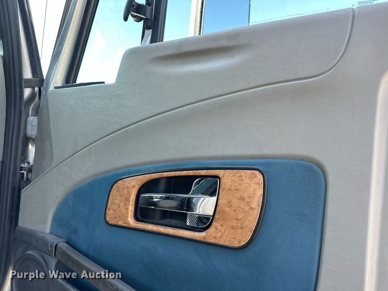 image for item DT6369 2015 International Prostar+ 122 semi truck