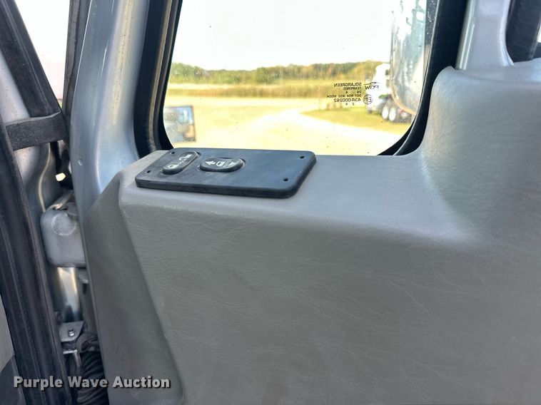 image for item DT6369 2015 International Prostar+ 122 semi truck