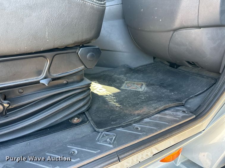 image for item DT6369 2015 International Prostar+ 122 semi truck