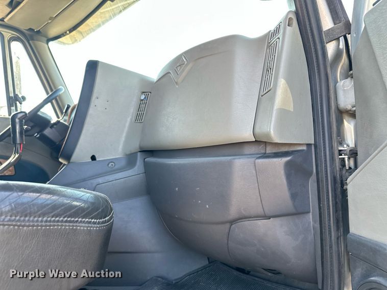 image for item DT6369 2015 International Prostar+ 122 semi truck