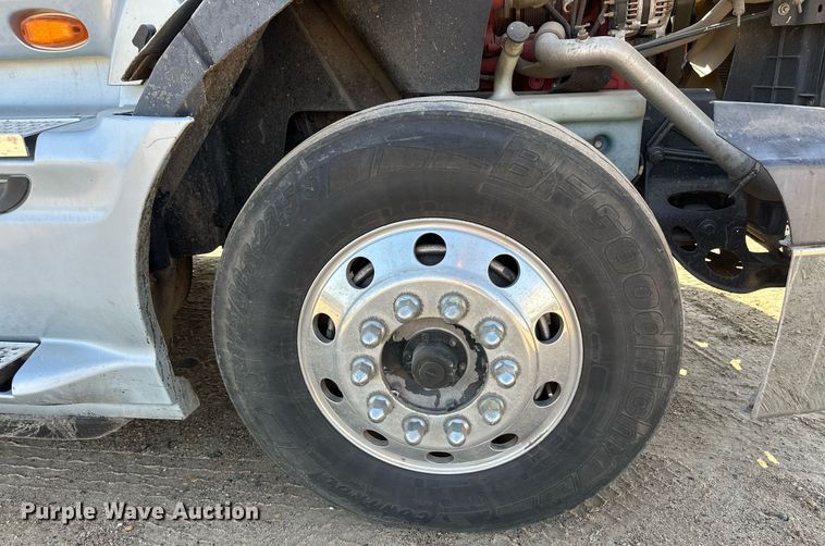 image for item DT6369 2015 International Prostar+ 122 semi truck