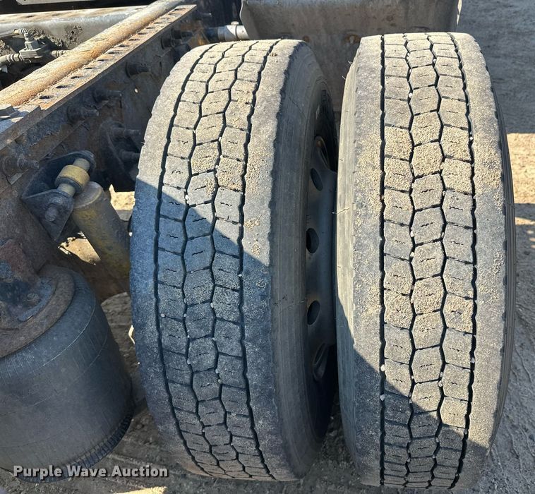 image for item DT6369 2015 International Prostar+ 122 semi truck