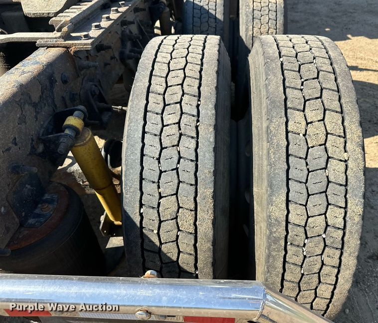 image for item DT6369 2015 International Prostar+ 122 semi truck