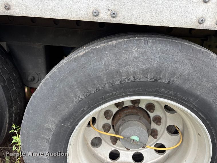 image for item DU1279 2012 Wabash refrigerated van trailer