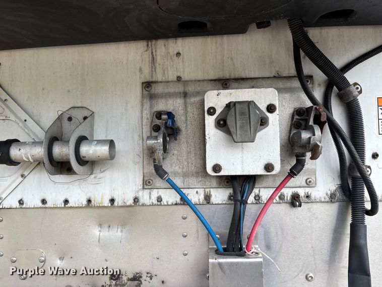 image for item DU1281 2013 Wabash refrigerated van trailer