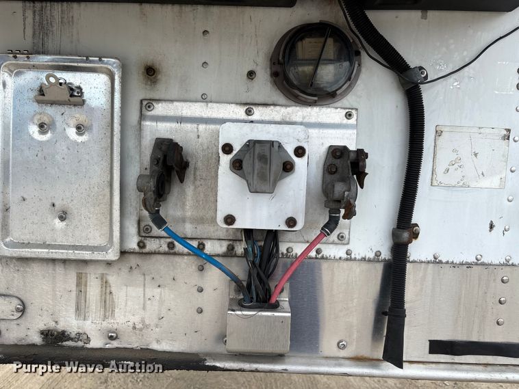 image for item DU1282 2013 Wabash refrigerated van trailer