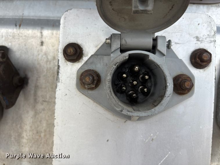 image for item DU1282 2013 Wabash refrigerated van trailer