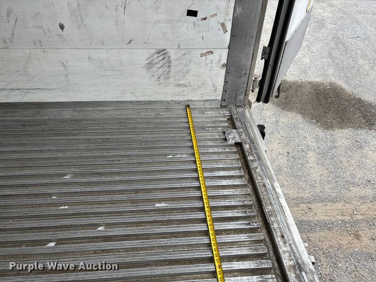 image for item DU1282 2013 Wabash refrigerated van trailer