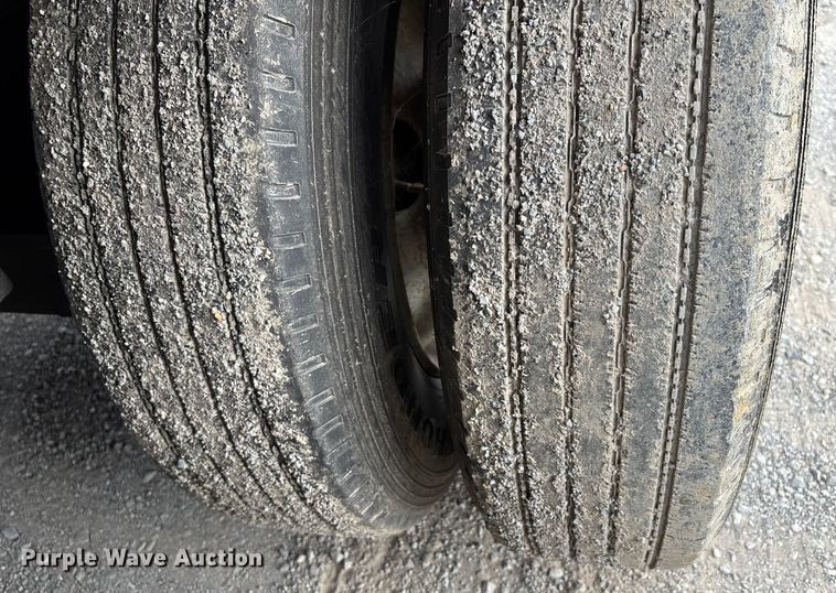 image for item DU1282 2013 Wabash refrigerated van trailer