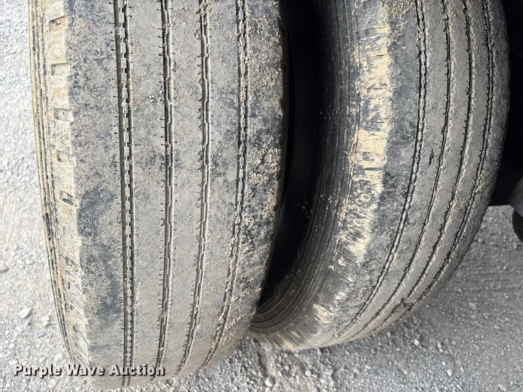 image for item DU1282 2013 Wabash refrigerated van trailer