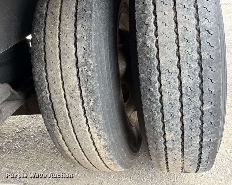 image for item DU1282 2013 Wabash refrigerated van trailer