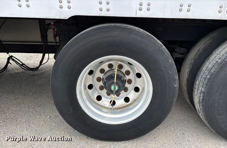 image for item DU1282 2013 Wabash refrigerated van trailer