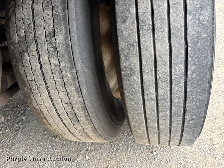 image for item DU1282 2013 Wabash refrigerated van trailer