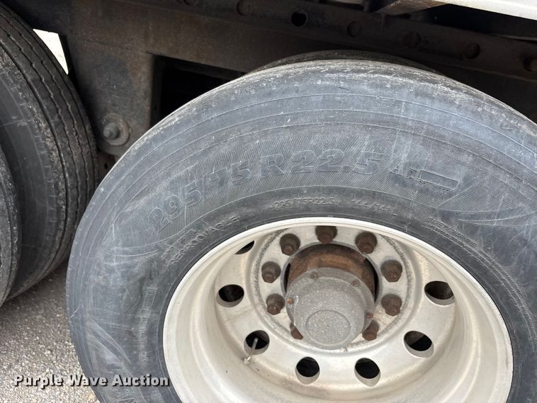 image for item DU1283 2015 Utility 3000R refrigerated van trailer