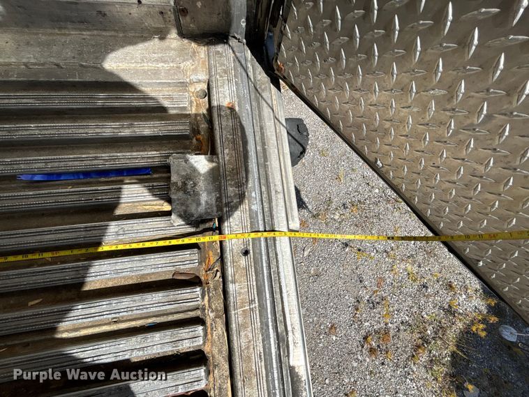 image for item DU1286 2013 Wabash refrigerated van trailer