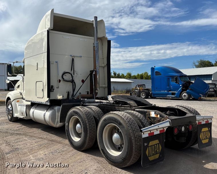 image for item DU1289 2012 Peterbilt 386 semi truck