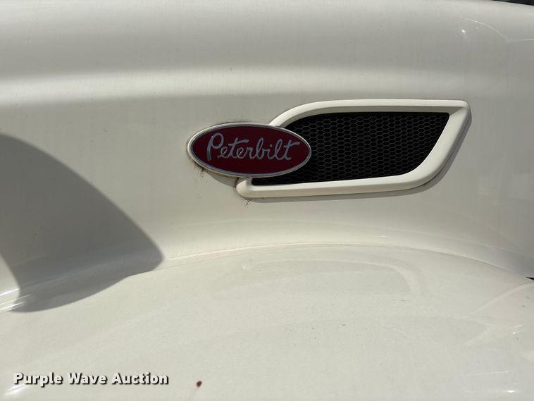 image for item DU1289 2012 Peterbilt 386 semi truck
