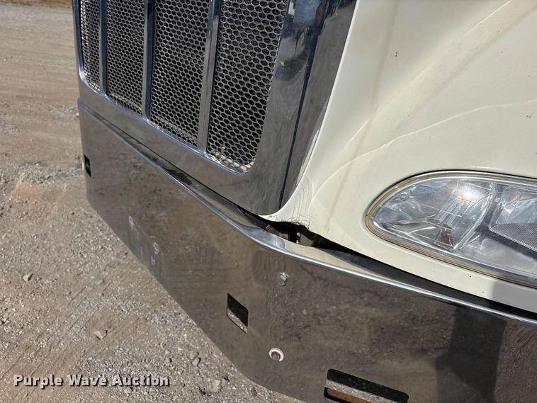 image for item DU1289 2012 Peterbilt 386 semi truck