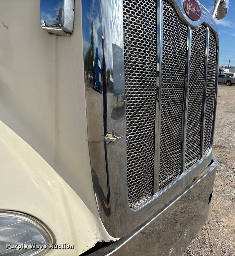 image for item DU1289 2012 Peterbilt 386 semi truck
